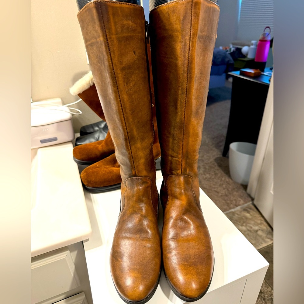 NWOB Born Boots Golden Brown Size 10